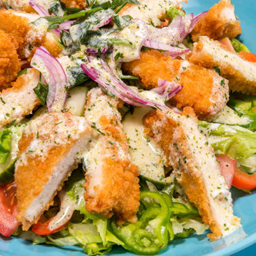 Fresh salad of the season and breaded chicken strips