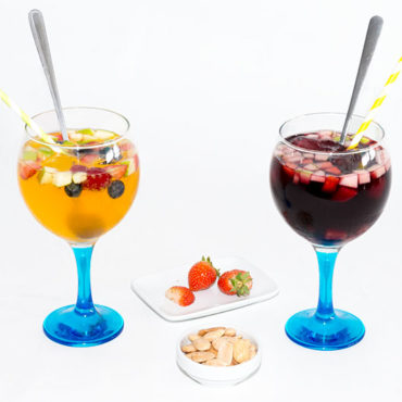 Cava sangria and the traditional sangria with red wine